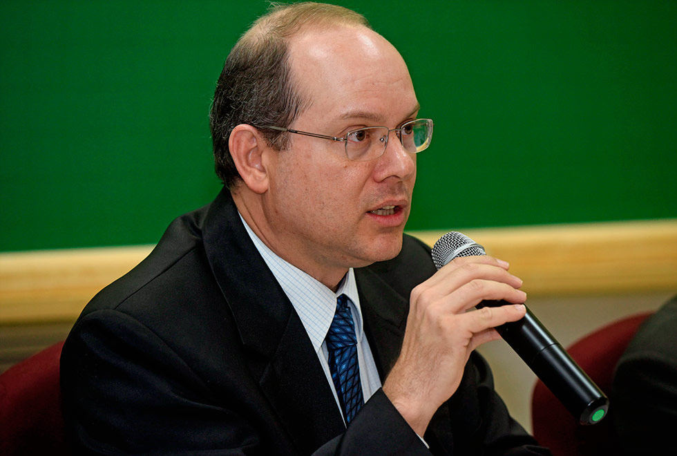 Prof. Dr. Paulo Régis Caron Ruffino